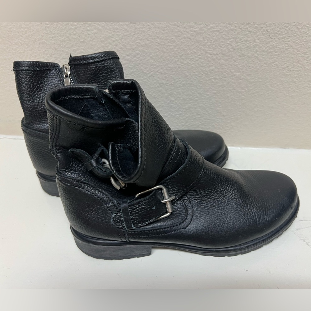 Steve Madden Black Leather Moto Two Buckle Boots 9.5